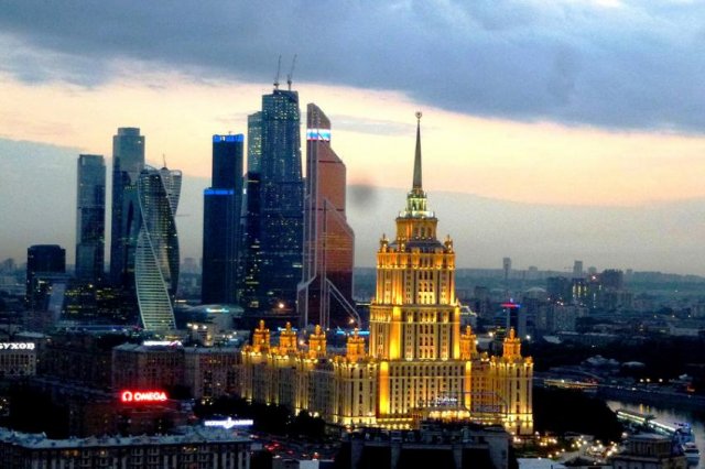 moscou-centro-financeiro-da-cidade-ao-anoitecer-foto-rudolfsimon